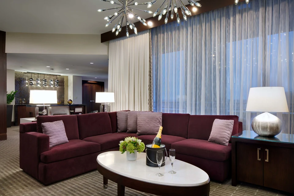 Hyatt Regency Boston lounge with velvet sofa via Expedia